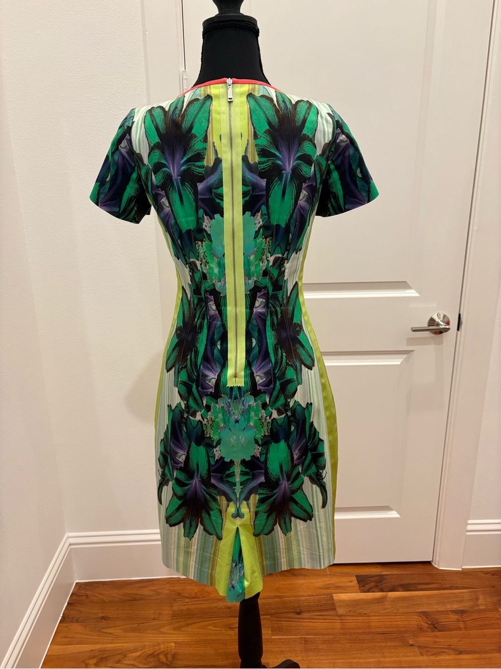Elie Tahari  Green Floral Sheath Dress - Women Size 2 - Picture 2 of 3